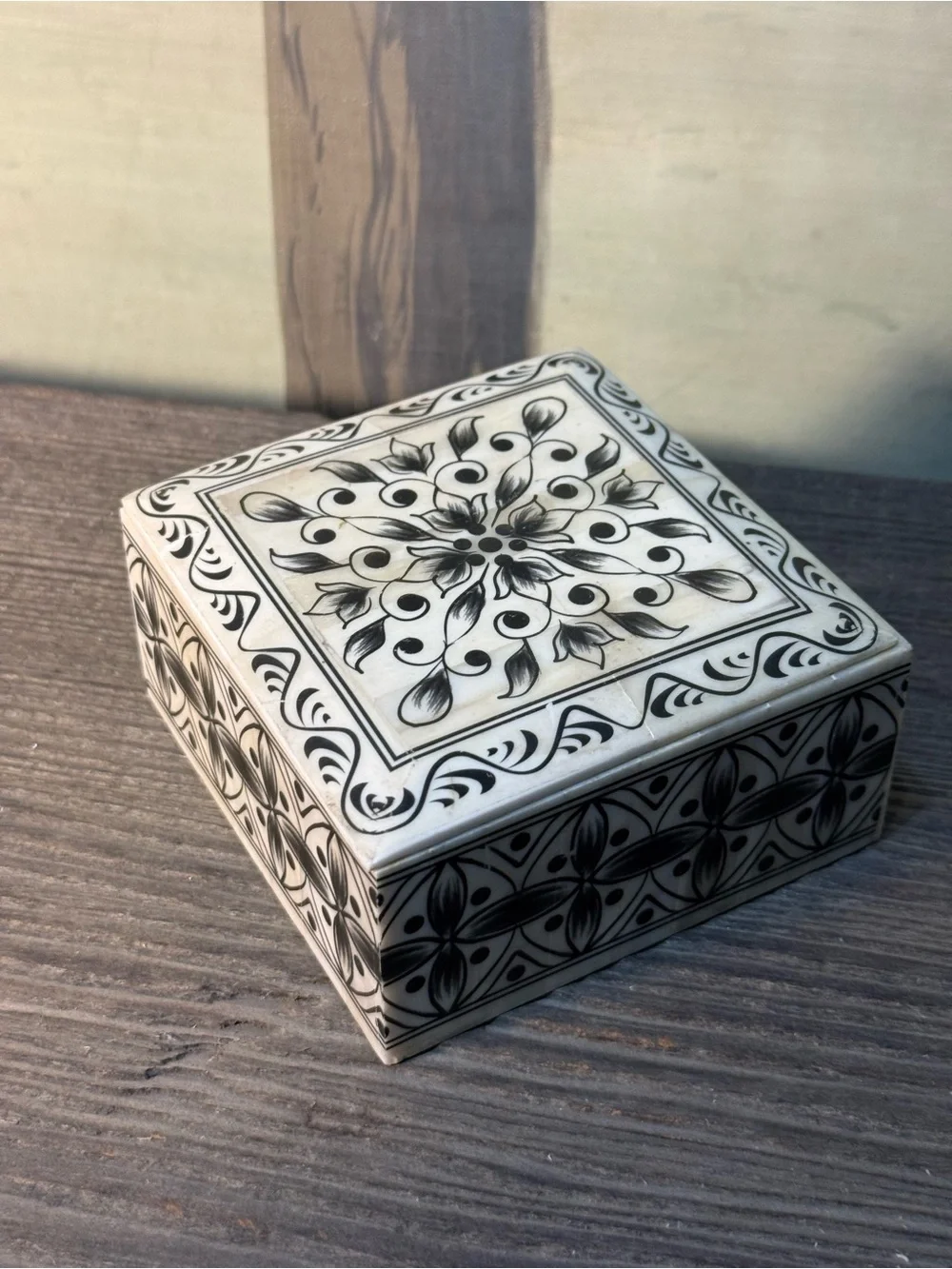 VTG Black and White Decorative Bone Box